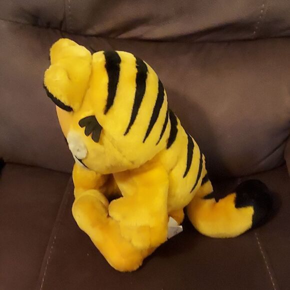 Garfield Plush 16"  - Picture 7 of 10